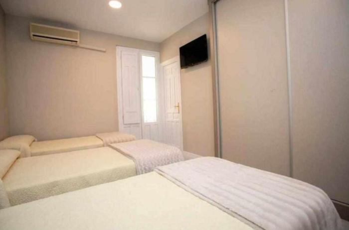 Hostal Viena Plaza Nueva Granada Room photo